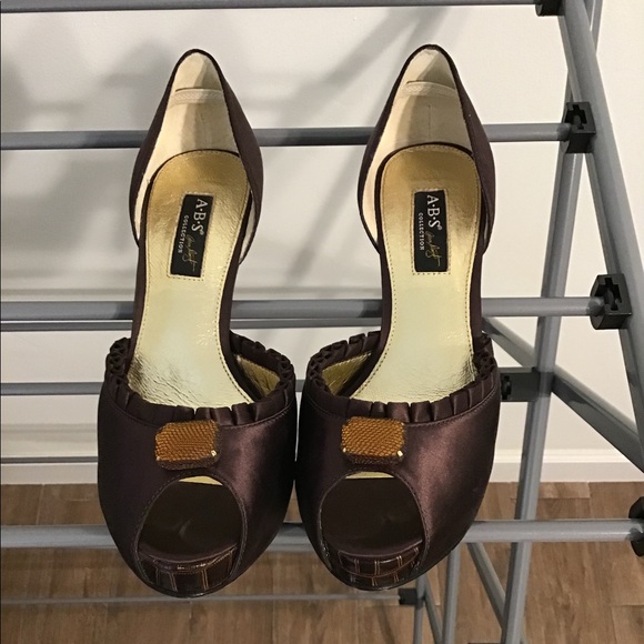 Brown Satin Pumps with Croc heel - Picture 1 of 8
